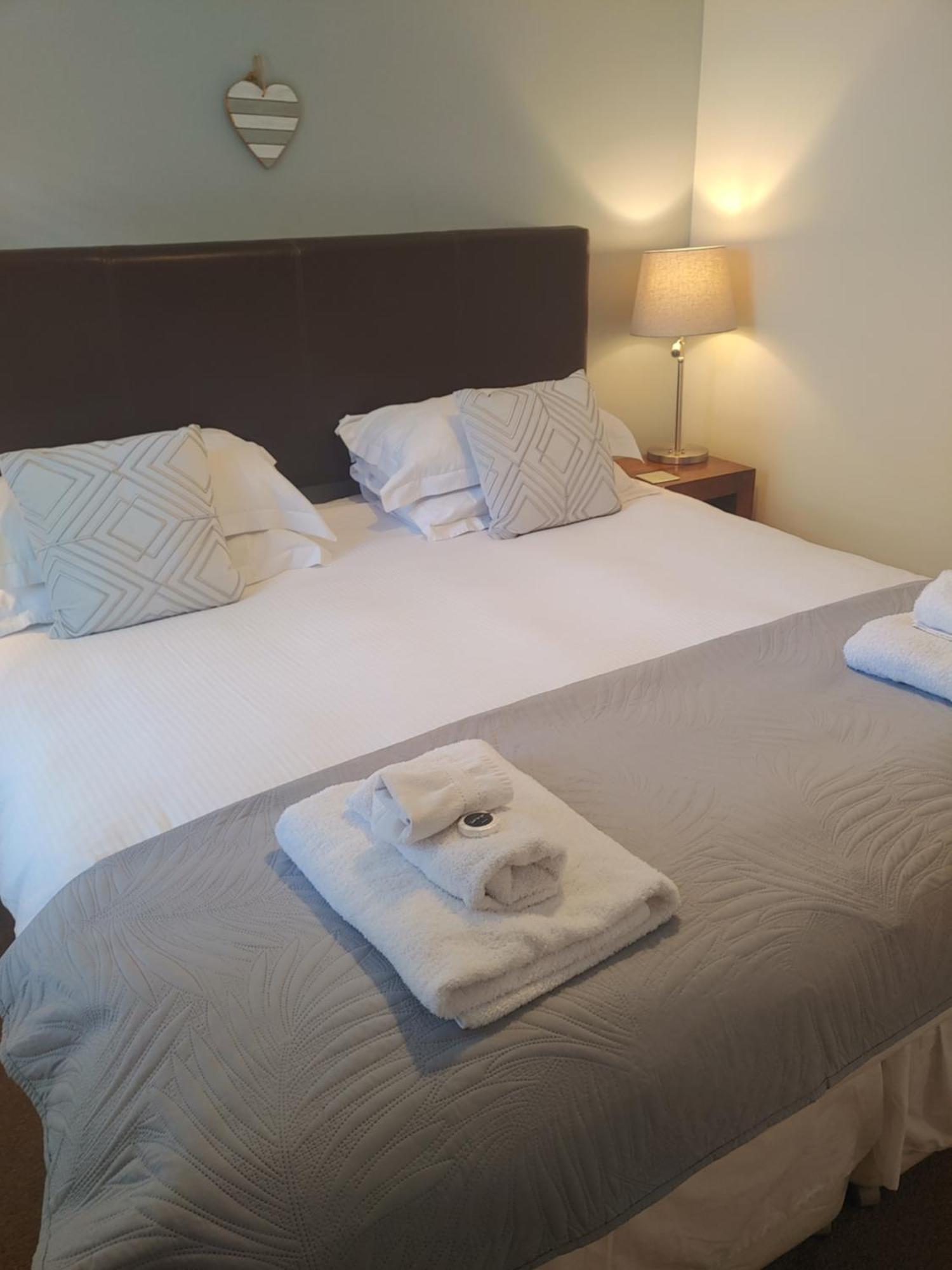 The Bath House Apartments - Free 1St Breakfast - Free Parking Habitación foto